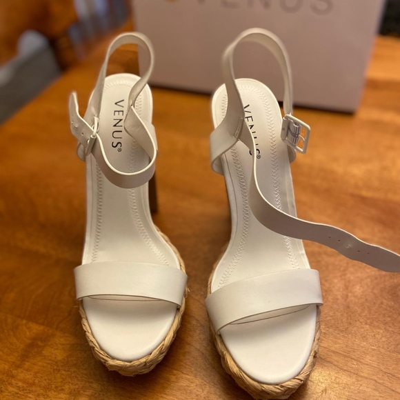 White Sandal with cork heel NWT size 9. - Picture 2 of 5